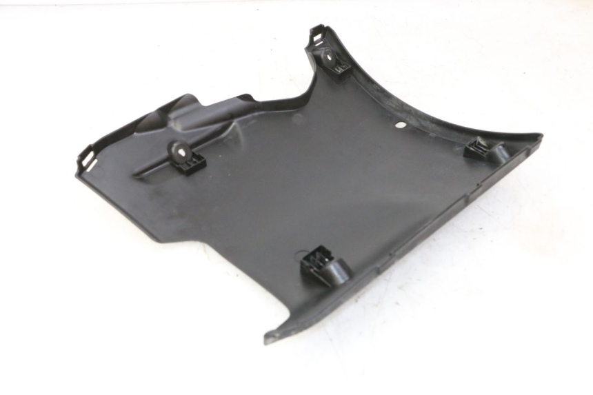 photo de BAJO DE CAJA PEUGEOT STREETZONE I NAKED 2T 50 (2018 - 2020) - Detalles de los puntos de fijación