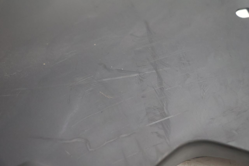 photo de BAJO CARENADO PEUGEOT STREETZONE NAKED 2T 50 (2014 - 2018) - Detalle de la pieza