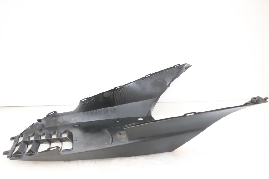 photo de BAJO CARENADO SUZUKI BURGMAN 125 (2018 - 2021) - Detalle de la pieza