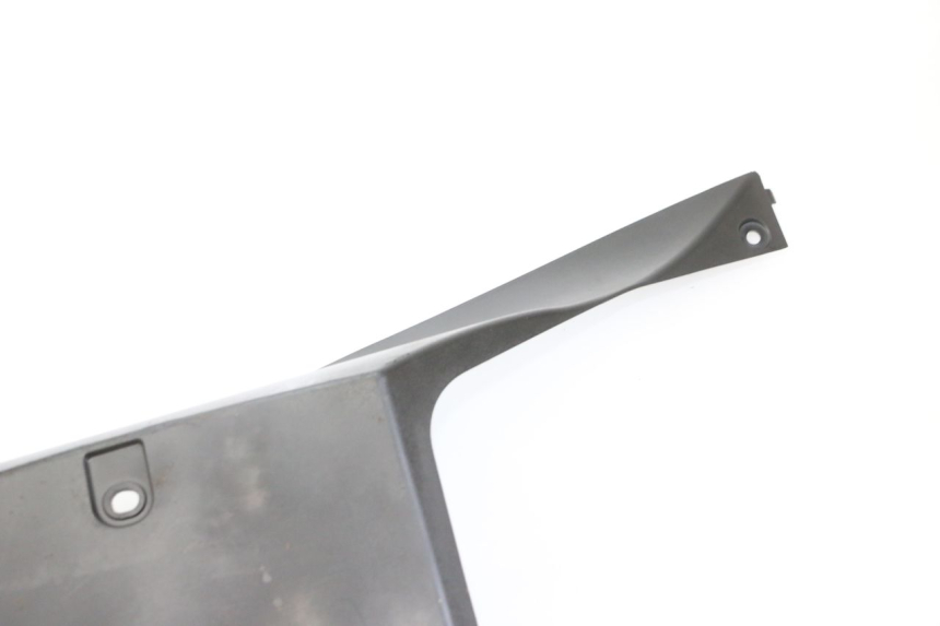 photo de BAJO CARENADO SUZUKI BURGMAN 125 (2018 - 2021) - Zoom sobre los componentes