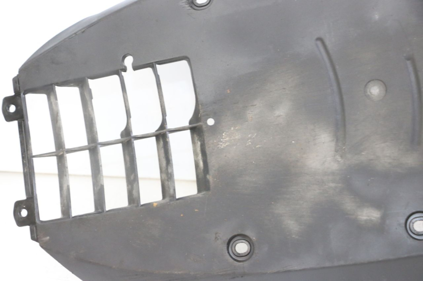 photo de BAJO CARENADO SUZUKI BURGMAN 125 (2018 - 2021) - Primer plano de alta resolución