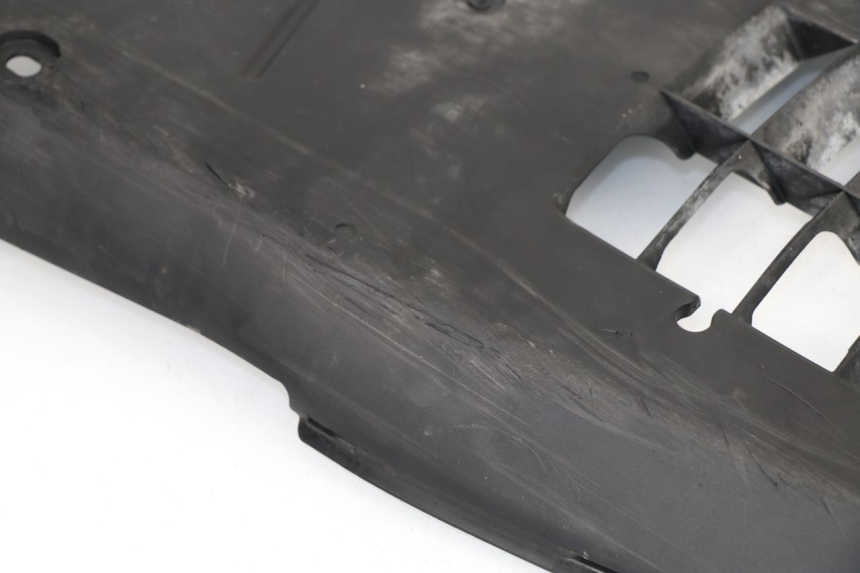 photo de BAJO DEL CHASIS SUZUKI UH BURGMAN 125 (2002 - 2006) - Detalle de la pieza