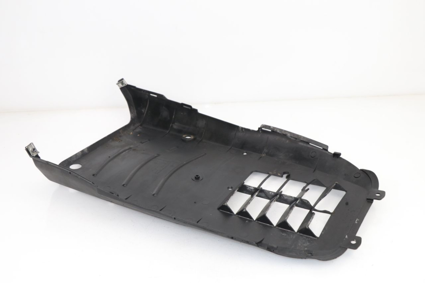 photo de BAJO DEL CHASIS SUZUKI UH BURGMAN 125 (2002 - 2006) - Primer plano técnico
