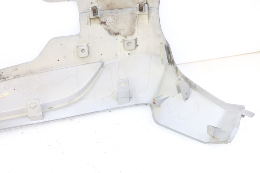 photo de BAJO CARENADO APRILIA SXR 50 (2021 - 2023) - Detalles de los puntos de fijación