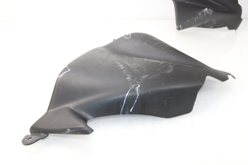 photo de BAJO CARENADO YAMAHA TDM ABS 900 (2002 - 2014) - Zoom sobre los componentes