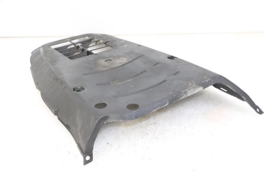 photo de BAJO DEL CHASIS SUZUKI UH BURGMAN 125 (2002 - 2006) - Primer plano técnico