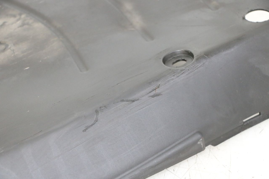 photo de BAJO DEL CHASIS SUZUKI UH BURGMAN 125 (2002 - 2006) - Detalles de los puntos de fijación