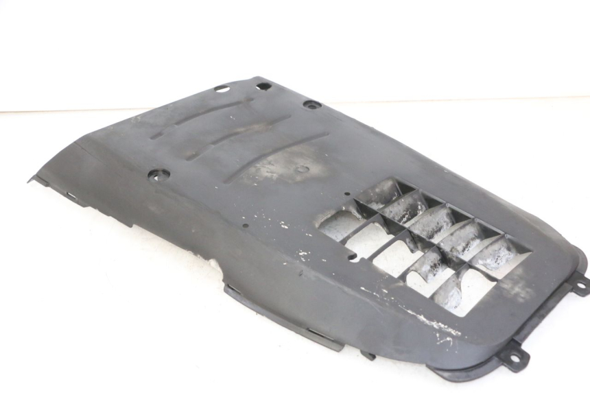 photo de BAJO DEL CHASIS SUZUKI UH BURGMAN 125 (2002 - 2006) - Estado de la superficie y material