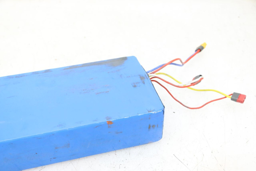 photo de BATER HERO S10 1 - Detalles de los puntos de fijación