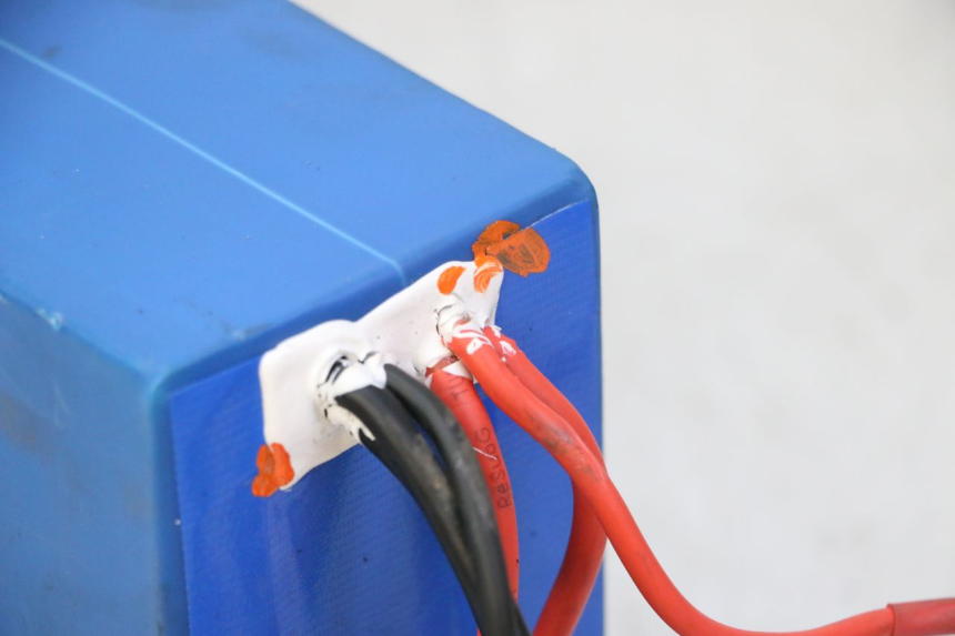 photo de BATERÍA DUALTRON VICTOR LIMITED 1 - Zoom sobre los componentes