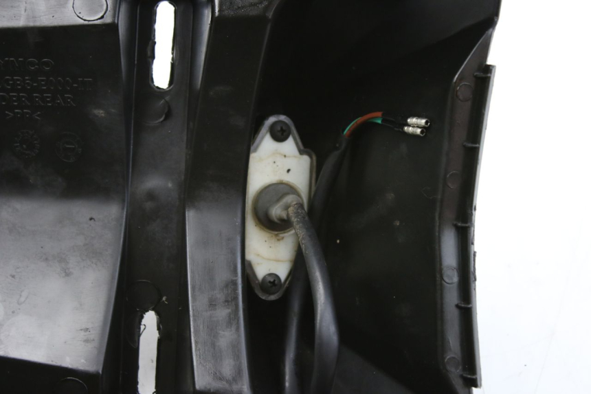 photo de GUARDABARROS TRASERO KYMCO AGILITY NAKED RENOUVO 4T 50 (2018 - 2020) - Detalles de los puntos de fijación