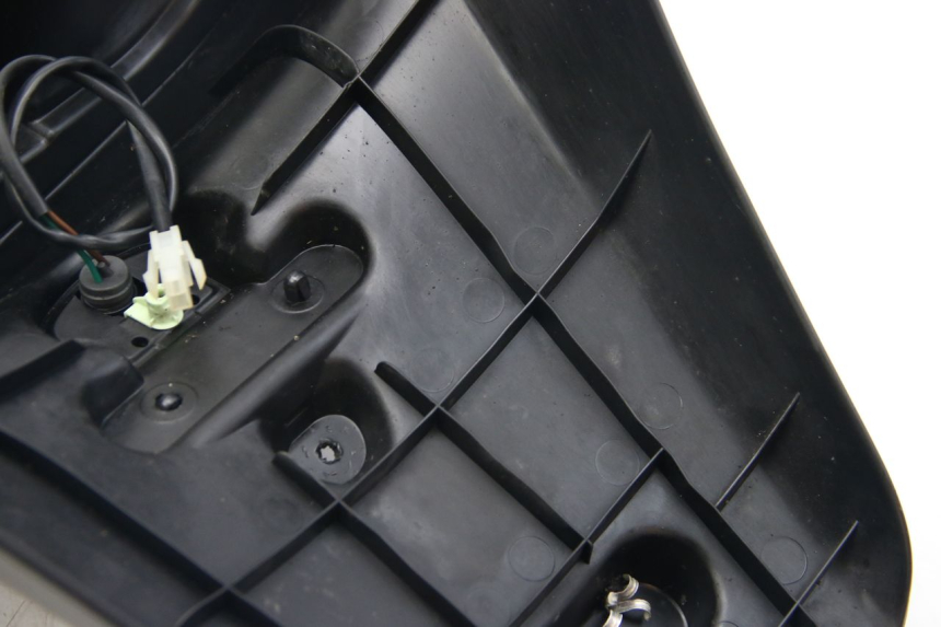 photo de GUARDABARROS TRASERO PEUGEOT CITYSTAR 125 (2011 - 2017) - Zoom sobre los componentes