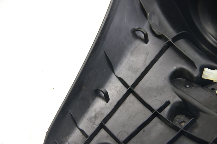 photo de GUARDABARROS TRASERO PEUGEOT CITYSTAR 125 (2011 - 2017) - Enfoque en la estructura