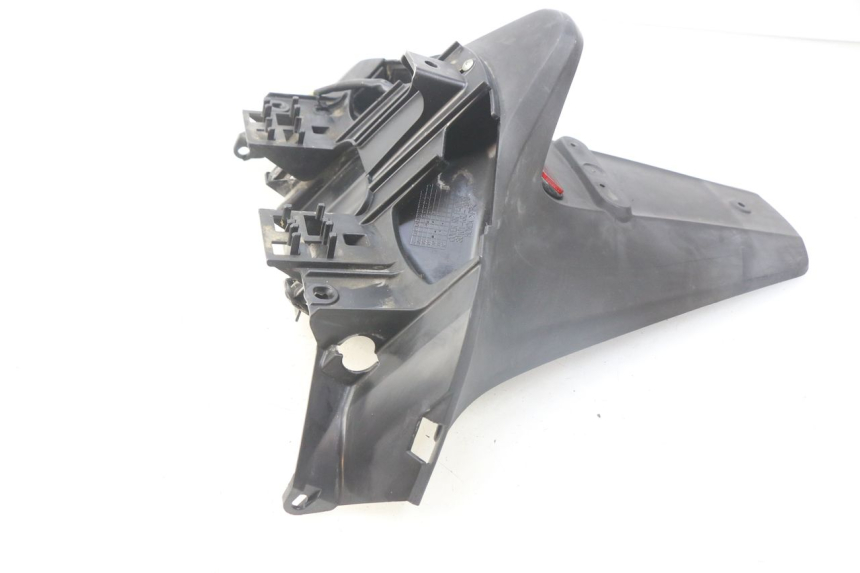 photo de GUARDABARROS TRASERO HONDA FES S-WING SWING ABS 125 (2007 - 2015) - Primer plano técnico