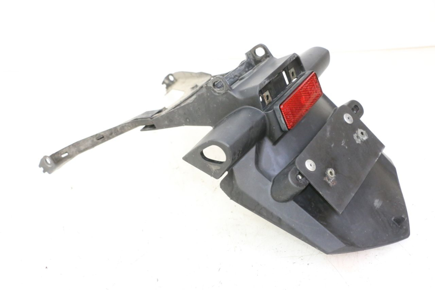 photo de ALETA TRASERA YAMAHA FZ6 FAZER S2 600 (2007 - 2011) - Primer plano técnico