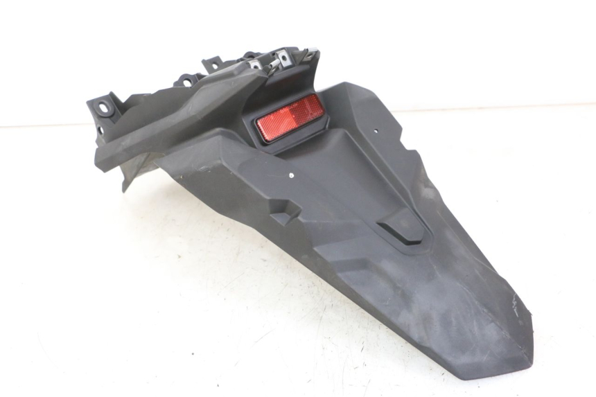 photo de ALETA TRASERA HONDA FORZA 125 (2021 - 2025) - Primer plano técnico