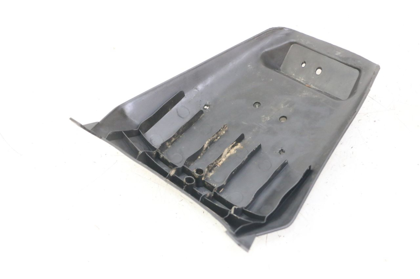 photo de ALETA TRASERA MBK BOOSTER SPIRIT NAKED 50 (2004 - 2017) - Primer plano técnico