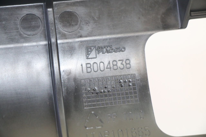 photo de ALETA TRASERA PIAGGIO MP3 HPE 350 (2018 - 2020) - Recambio usado revisado