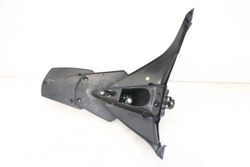 photo de ALETA TRASERA PIAGGIO MP3 HPE 300 (2019 - 2026) - Primer plano técnico