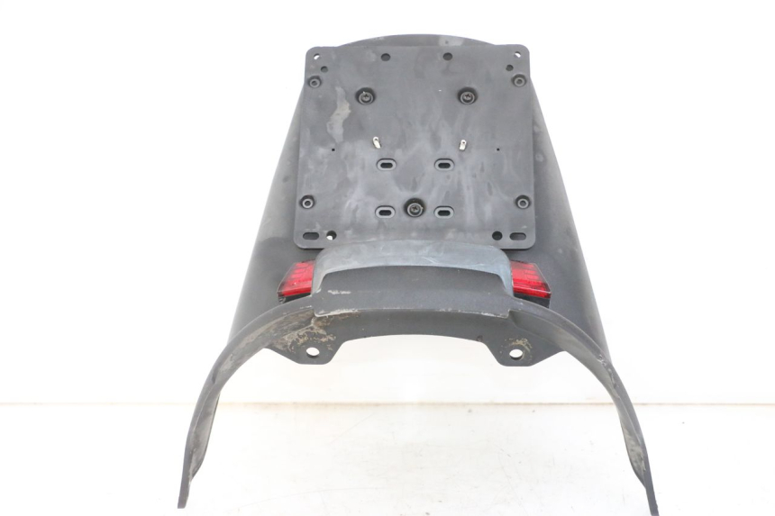 photo de ALETA TRASERA PIAGGIO MP3 LT 300 (2010 - 2016) - Detalles de los puntos de fijación
