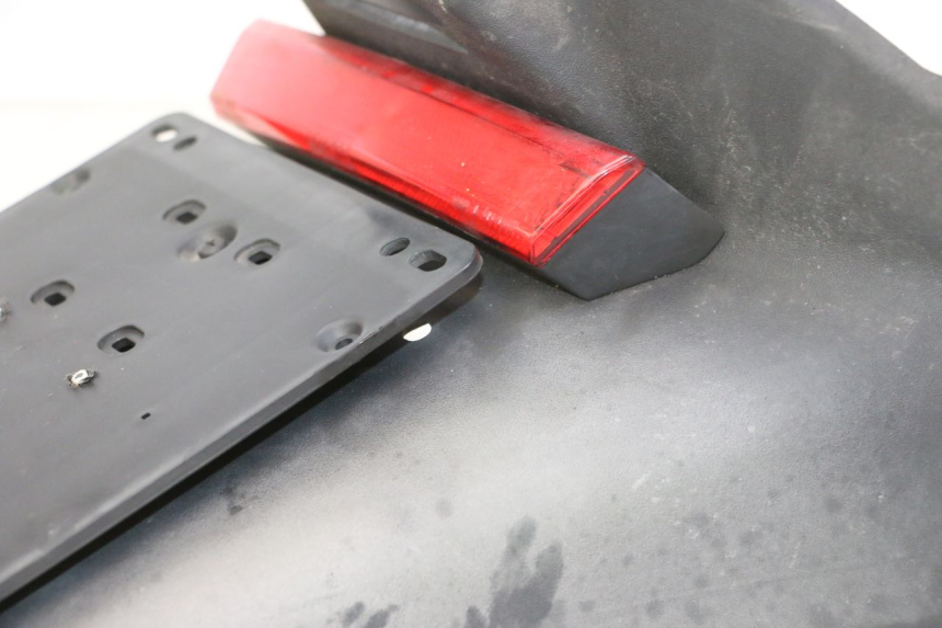 photo de ALETA TRASERA PIAGGIO MP3 RL 250 (2006 - 2010) - Primer plano técnico