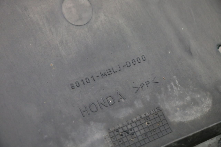 photo de ALETA TRASERA HONDA NTV DEAUVILLE 650 (2001 - 2006) - Vista general del producto