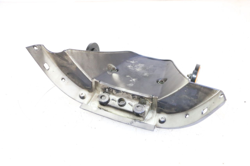 photo de ALETA TRASERA JM MOTORS OLDIES GT 4T 50 (2018 - 2025) - Primer plano técnico