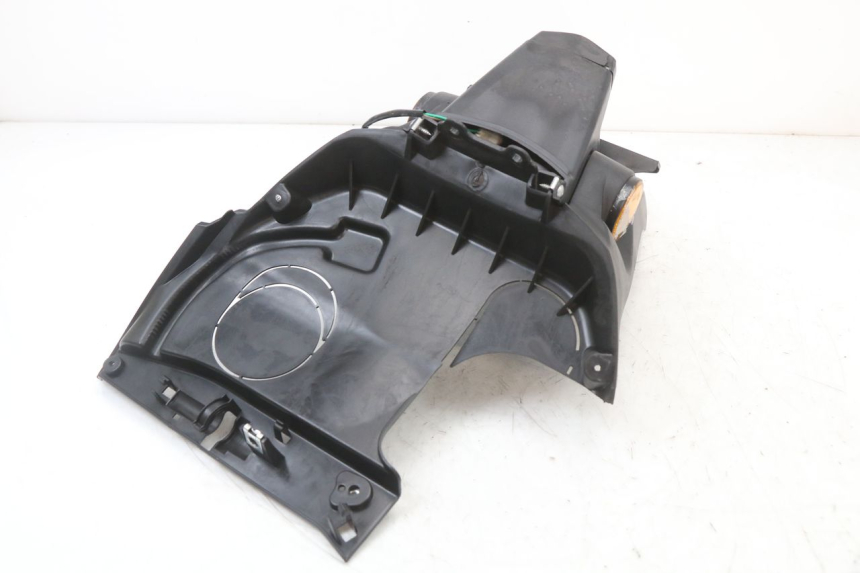 photo de GUARDABARROS TRASERO JM MOTORS SANTANA 50 (2014 - 2023) - Detalles de los puntos de fijación