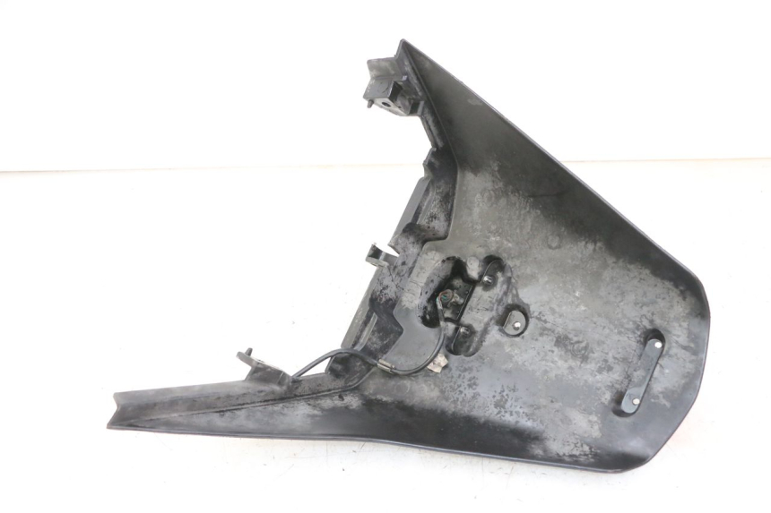 photo de ALETA TRASERA PEUGEOT SATELIS 125 (2013 - 2018) - Detalle de la pieza