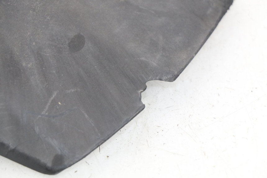 photo de GUARDABARROS TRASERO HONDA SCV LEAD 100 (2003 - 2007) - Detalles de los puntos de fijación