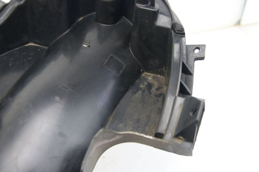 photo de GUARDABARROS TRASERO SUZUKI SIXTEEN 125 (2008 - 2010) - Primer plano de alta resolución