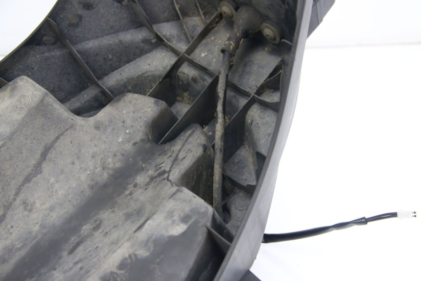 photo de GUARDABARROS TRASERO SUZUKI SIXTEEN 125 (2008 - 2010) - Zoom estado de uso