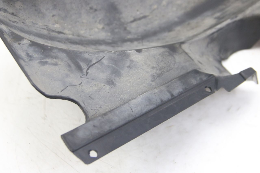 photo de GUARDABARROS TRASERO SUZUKI SIXTEEN 125 (2008 - 2010) - Detalles de los puntos de fijación