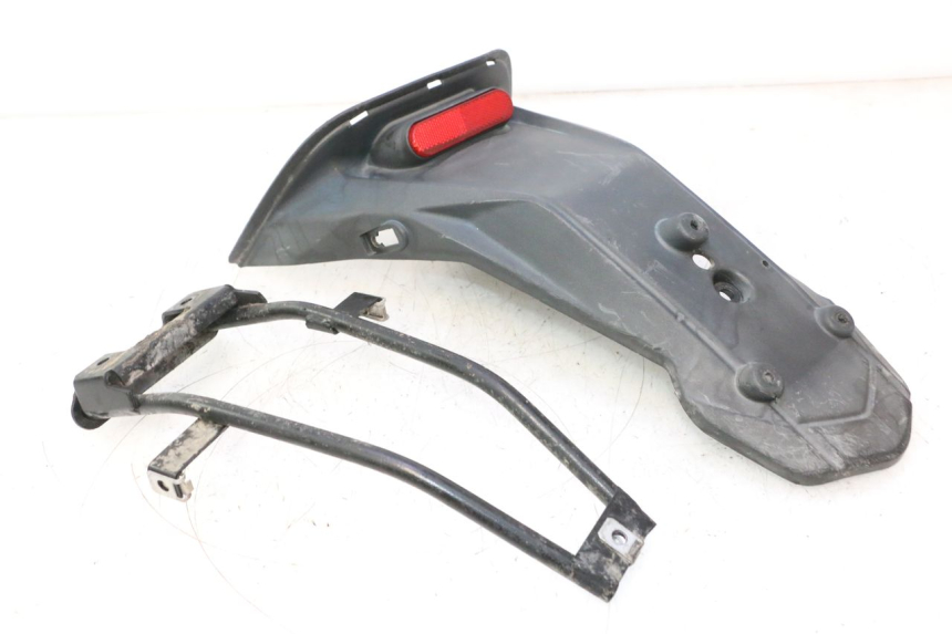 photo de GUARDABARROS TRASERO APRILIA SR 2T 50 (2012 - 2017) - Detalles de los puntos de fijación