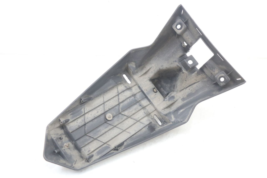 photo de ALETA TRASERA KYMCO SUPER 8 125 (2008 - 2015) - Detalles de los puntos de fijación
