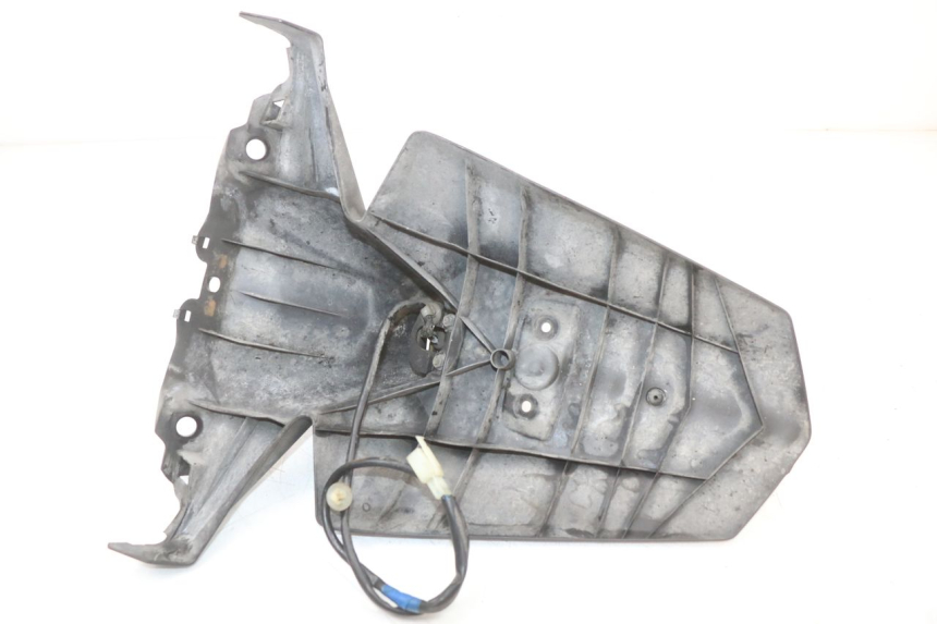 photo de GUARDABARROS TRASERO YAMAHA XMAX X-MAX ABS 125 (2017 - 2020) - Primer plano técnico