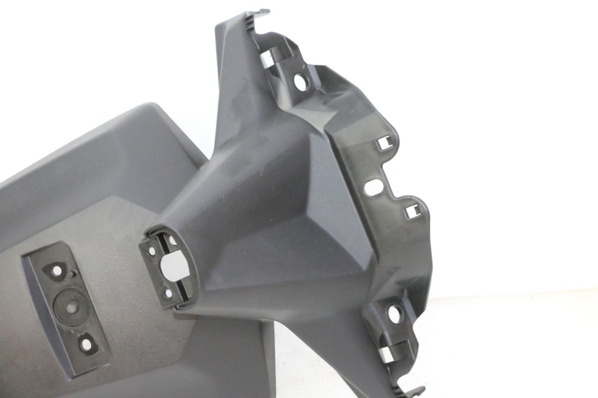 photo de ALETA TRASERA YAMAHA XMAX X-MAX 125 (2021 - 2025) - Detalles de los puntos de fijación