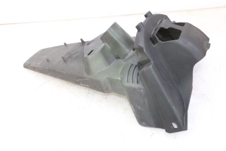 photo de GUARDABARROS TRASERO YAMAHA X-MAX XMAX 250 (2006 - 2009) - Primer plano técnico