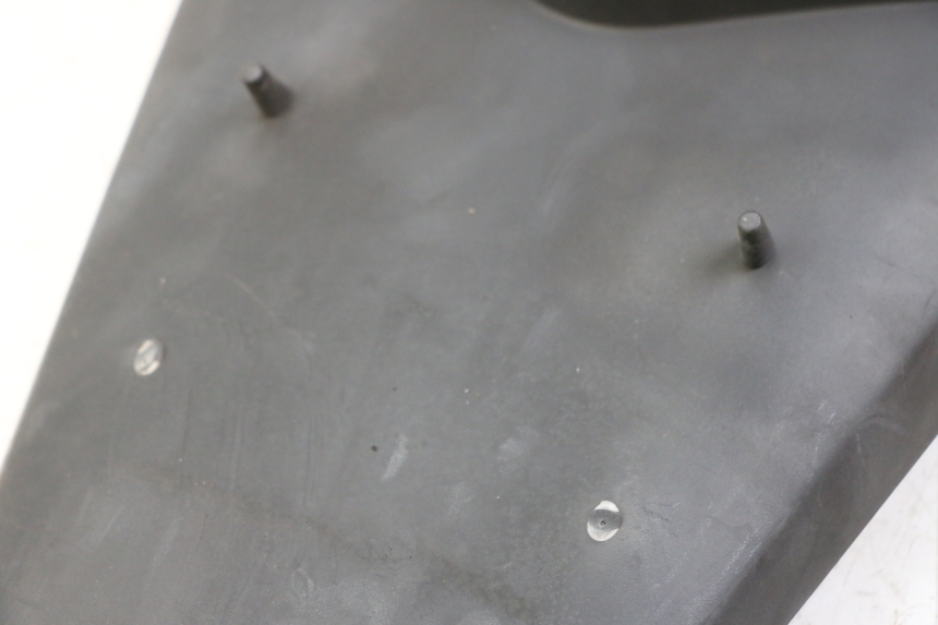 photo de GUARDABARROS TRASERO YAMAHA X-MAX XMAX ABS 250 (2010 - 2014) - Detalles de los puntos de fijación