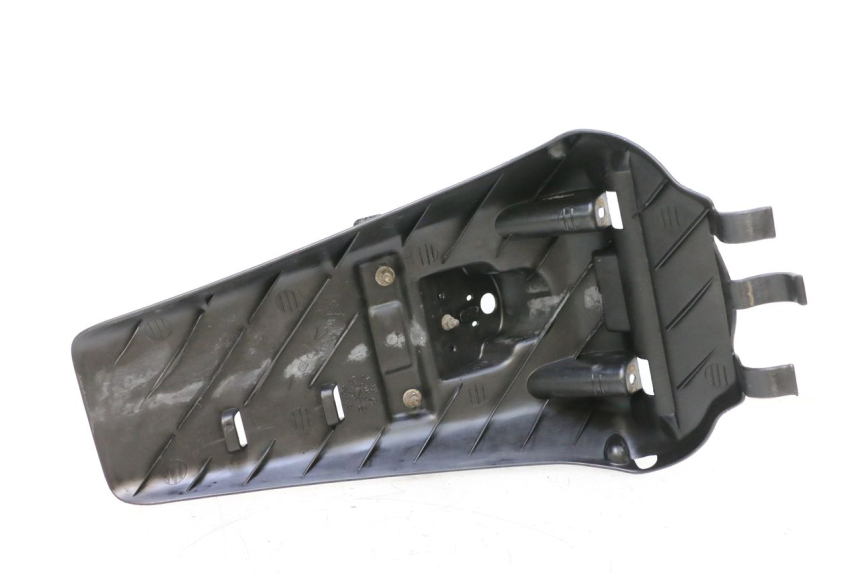photo de ALETA TRASERA YAMAHA YP MAJESTY 125 (1998 - 2001) - Primer plano técnico