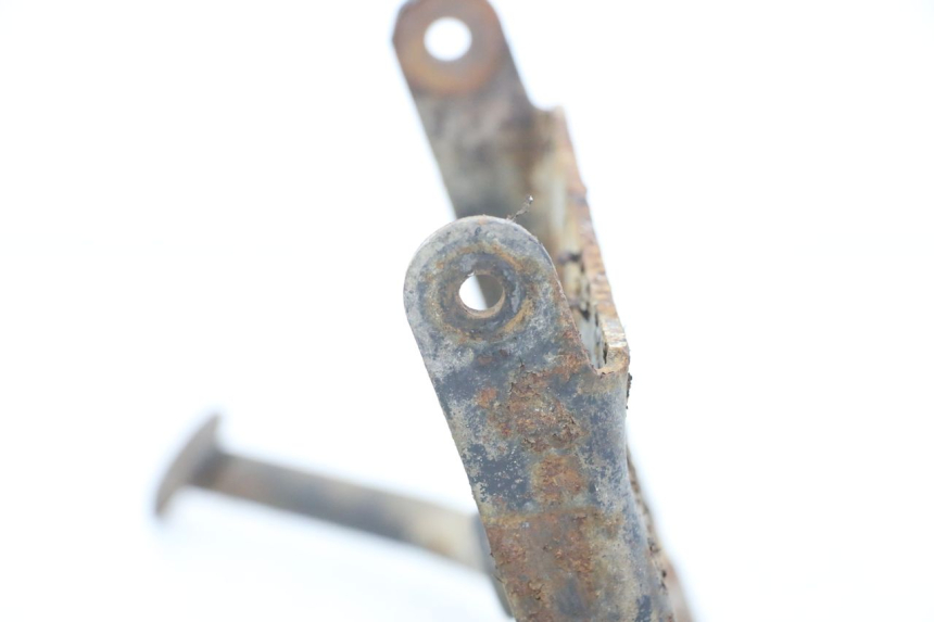 photo de PATA CENTRAL. YAMAHA CYGNUS X 125 (2004 - 2007) - Detalles de los puntos de fijación