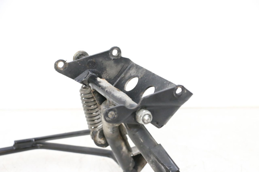 photo de CABALLETE CENTRAL PEUGEOT SATELIS 125 (2013 - 2018) - Primer plano técnico