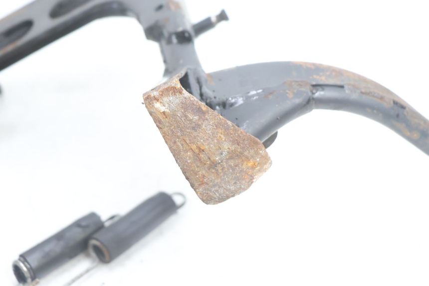 photo de CABALLETE CENTRAL APRILIA SCARABEO GT 125 (1999 - 2007) - Primer plano técnico