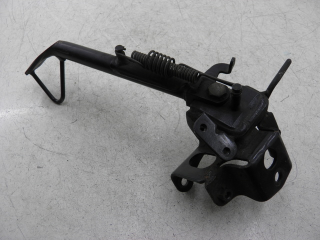 photo de CABALLETE LATERAL SUZUKI BURGMAN EXECUTIVE 650 (2008 - 2010) - Primer plano técnico