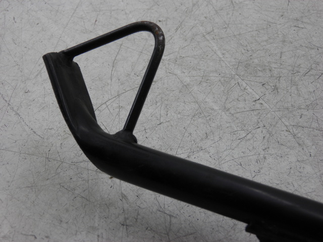 photo de CABALLETE LATERAL SUZUKI BURGMAN EXECUTIVE 650 (2008 - 2010) - Detalles de los puntos de fijación