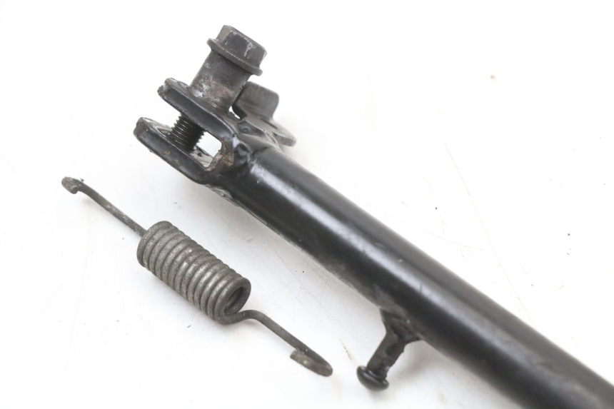 photo de PATA LATERAL SUZUKI BURGMAN 125 (2007 - 2014) - Primer plano técnico