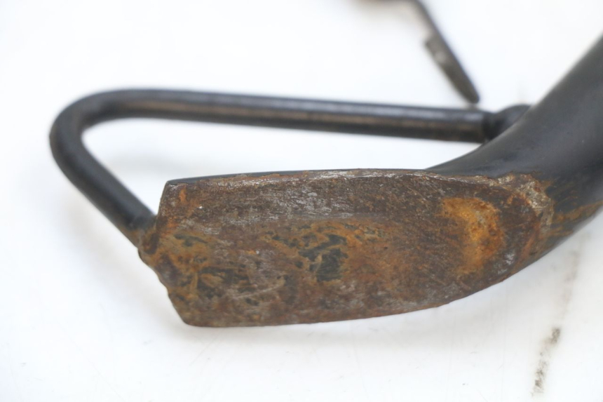 photo de PATA LATERAL SUZUKI BURGMAN 125 (2007 - 2014) - Detalles de los puntos de fijación