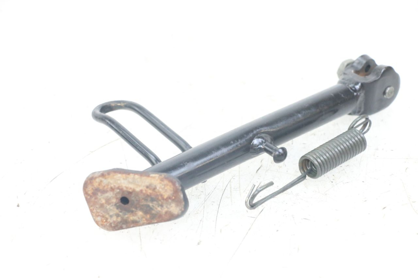 photo de PATA LATERAL SYM FIDDLE 3 III 125 (2014 - 2020) - Detalle de la pieza