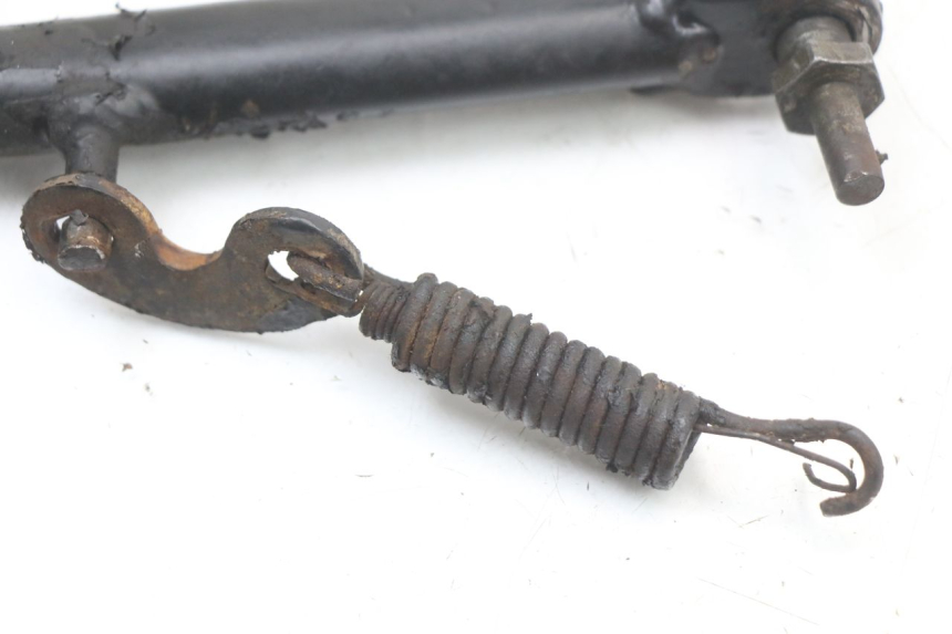 photo de CABALLETE LATERAL SYM XS 125 (2007 - 2016) - Detalles de los puntos de fijación