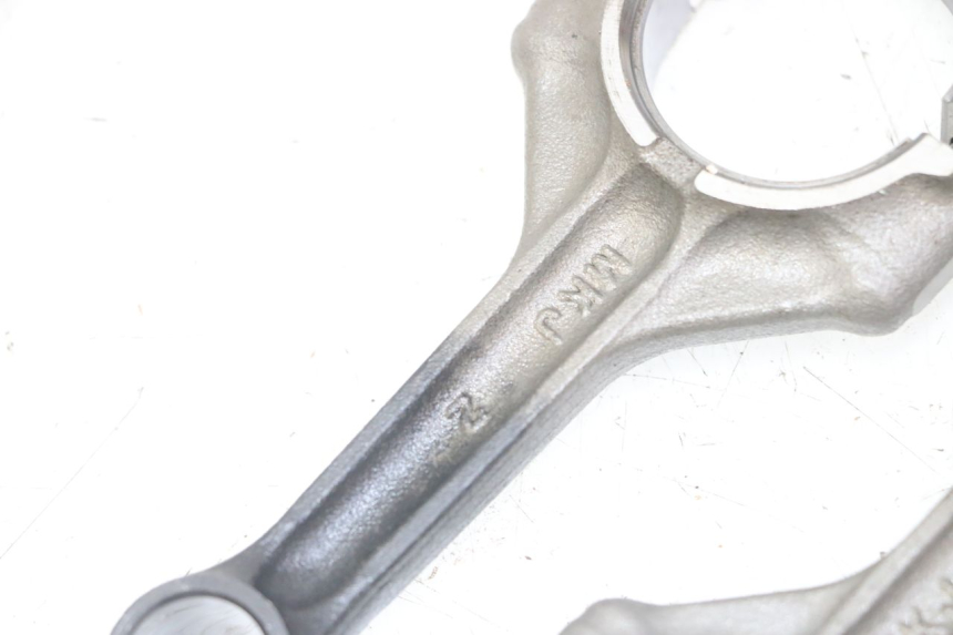 photo de BIELA HONDA CB R 1000 (2018 - 2023) - Primer plano de alta resolución